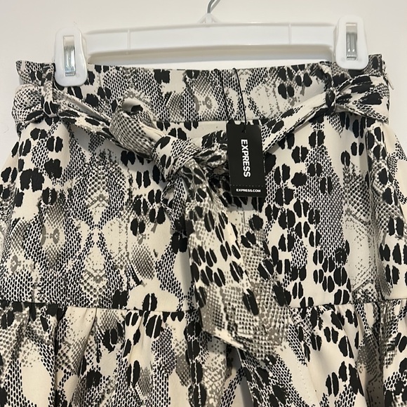 Express Black And White Animal Print Mini Skort, Size 2 - Picture 2 of 10